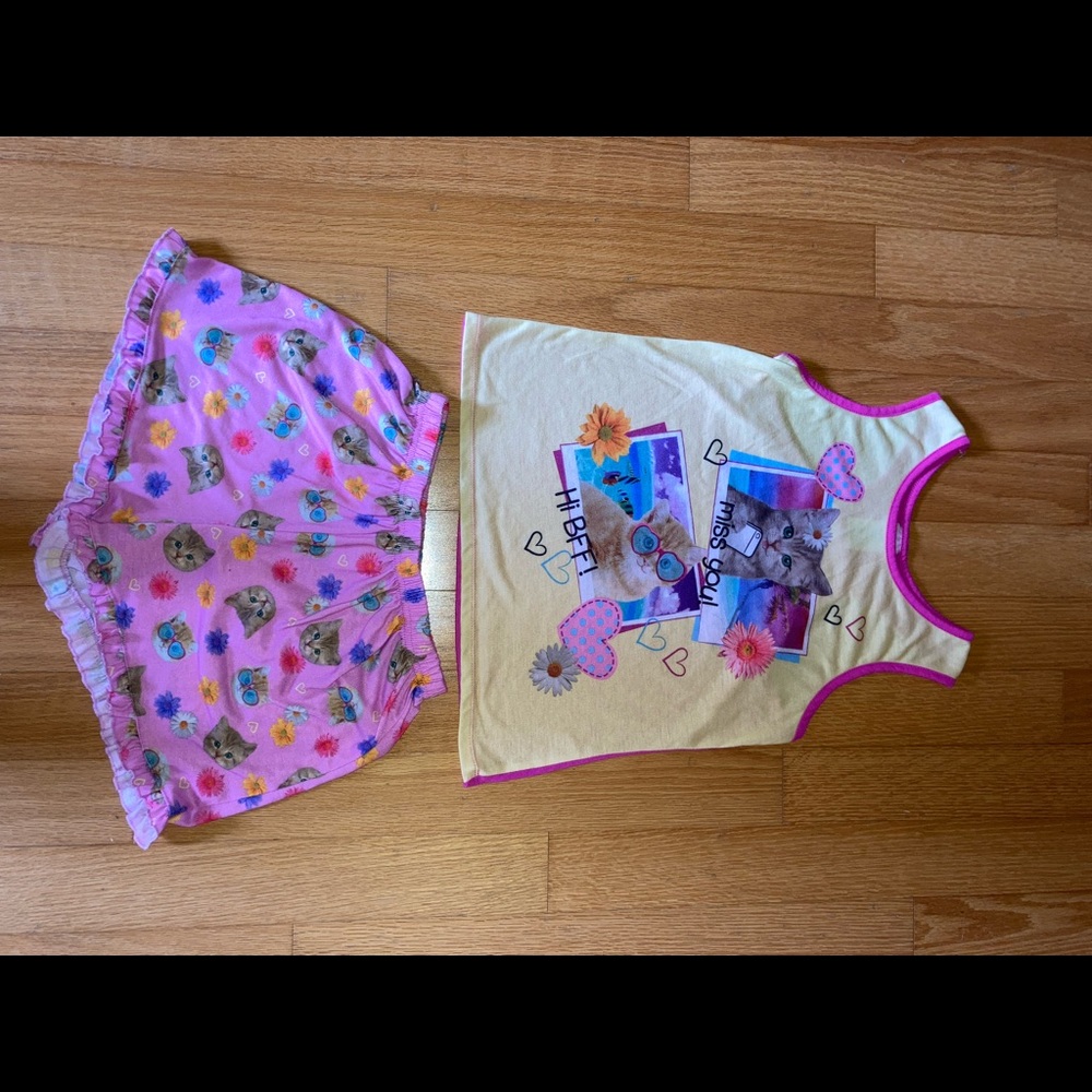 Girls/kids pajama set like new never worn